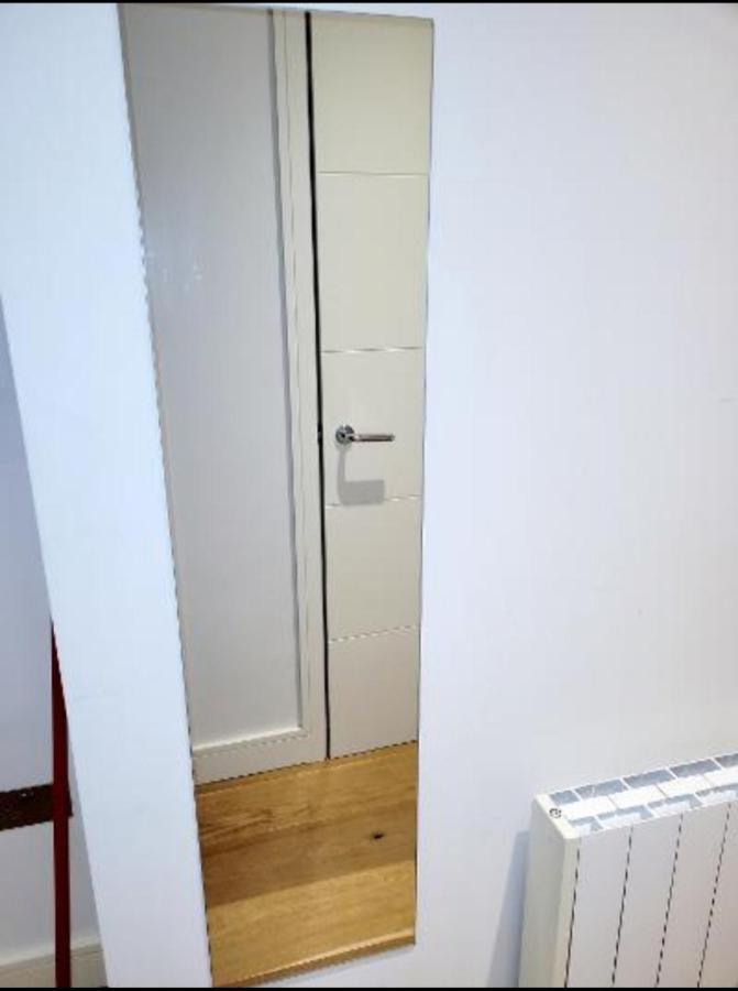 West Byfleet 2 Bedroom Apt With 2 Comfortable King Size Beds, Free Private Parking, Easy Access To London מראה חיצוני תמונה